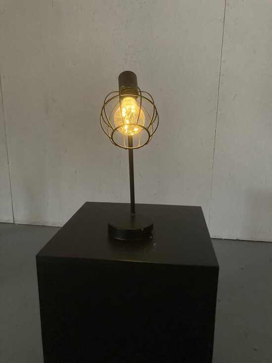 Industriālā stila galda lampa